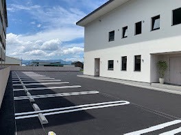 社屋周辺・駐車場