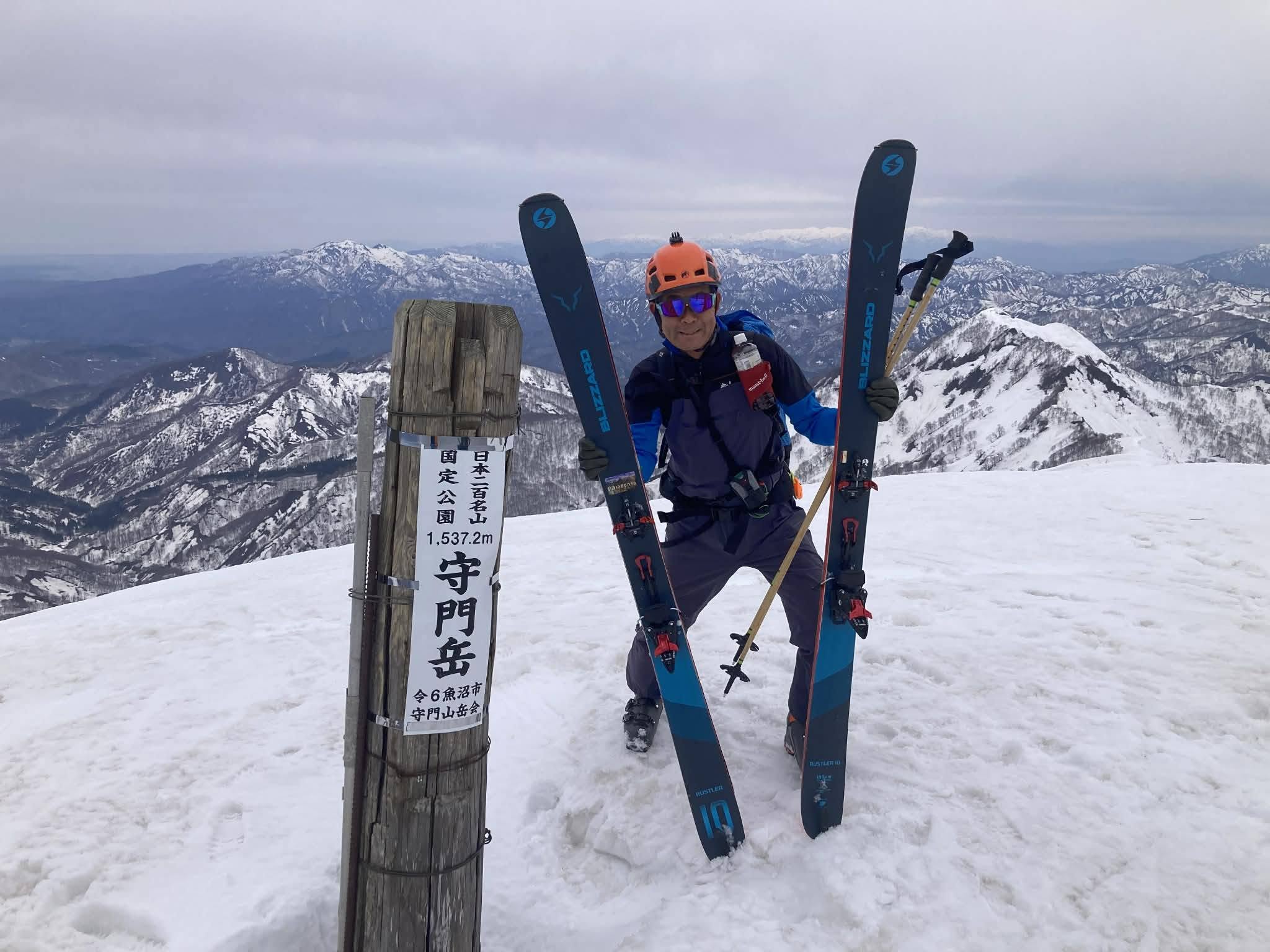 守門岳で山岳スキーに取り組む瀬野正樹様